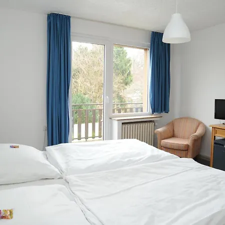 瓦尔德斯鲁酒店 2*